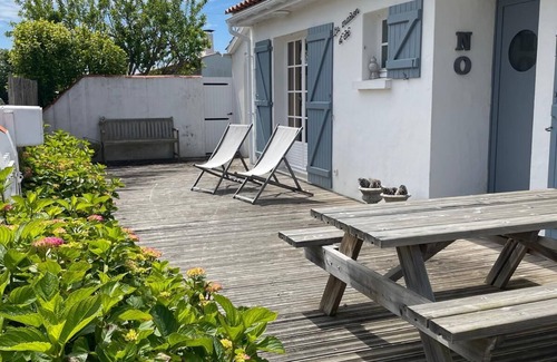 Noirmoutier-en-l'Ile House | Experience Maison de Tradition Noirmoutrine: Oceanfront Retreat