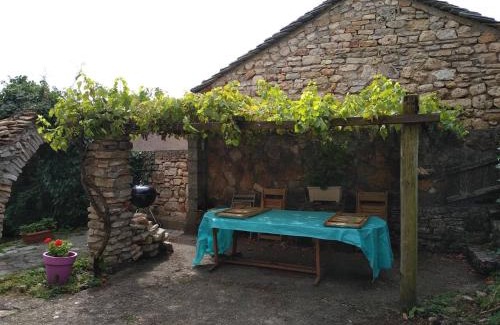 Saint-Georges-de-Levejac House | Relaxing Retreat: Maison de 4 Chambres in Saint Georges