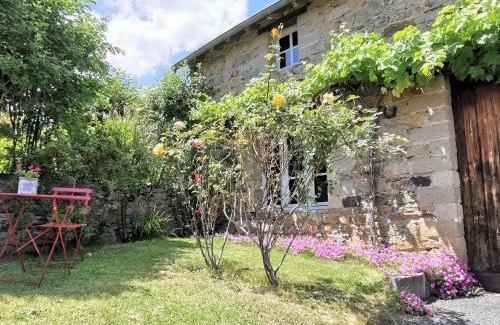 Saint-Just-pres-Brioude House | Family-Friendly Maison de Caractère with Garden Near Brioude