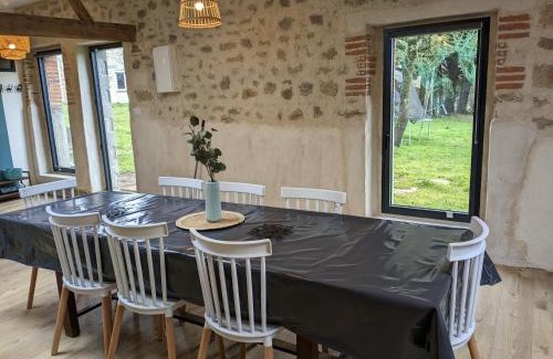 Saint-Laurent-sur-Sevre Apartment | Family-Friendly Maison de Vacances with Oceanfront Views