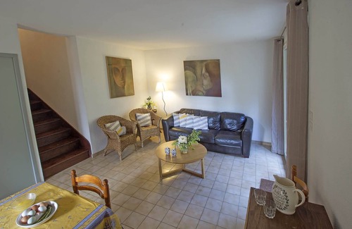 Marcorignan Apartment | Charming Maison de l'Amandier: Family-Friendly Retreat