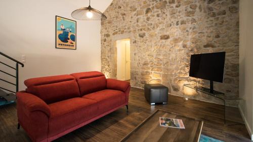 Peaugres Villa | Top-Rated Child-Friendly Retreat at Maison de la Besse