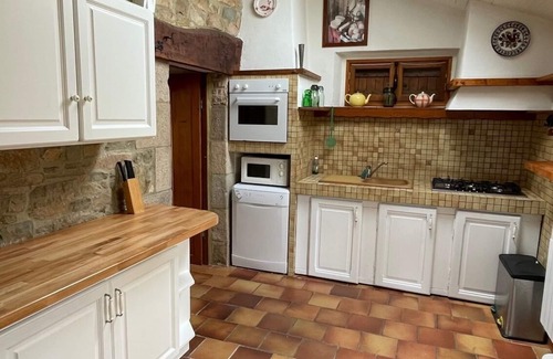 Lezardrieux House | Inviting Maison de la Ferme: Ocean Views & Family-Friendly