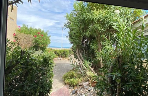 Leucate House | Maison de la Mer: Steps from Beautiful Sandy Beach
