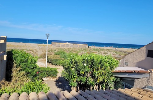 Leucate House | Maison de la Mer: Steps from Beautiful Sandy Beach