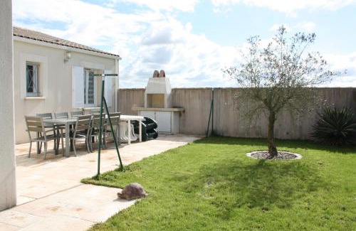 Sainte-Soulle House | Enjoy a Pet-Friendly Stay at Maison de la Solinoise