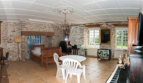 Roannes-Saint-Mary House | Historic Maison de maître with Pool and Ocean Views