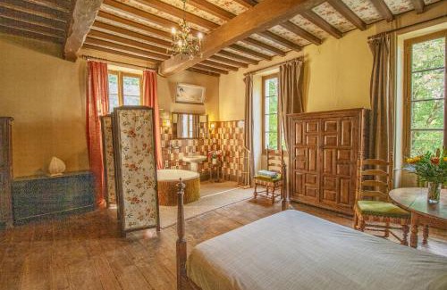 Nerac House | Elegant Maison de Maître with Pool & Ocean View