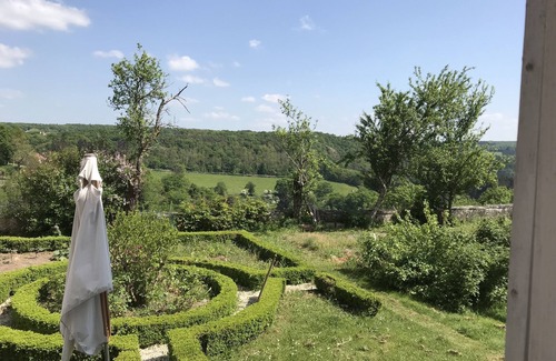 Avallon House | Experience Maison de Noble Nicolas - Jules with Pool & Lake View
