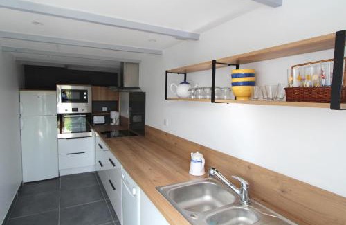 Combrit House | Inviting Maison de pêcheur: Highly Rated & Family-Friendly