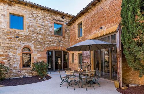 Lachassagne Bed & Breakfast | Oceanfront Bliss at Maison de Pagneux - Guest Rated 9.9/10
