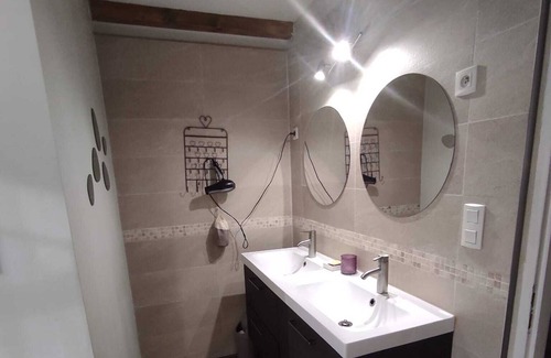 Caderousse House | Relaxing Maison de Quartier: Ideal for Families Near Avignon
