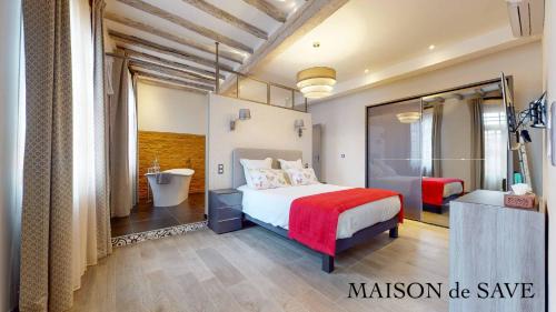 L'Isle-Jourdain Apartment | Discover Maison de Save: Family-Friendly 4-Star Retreat