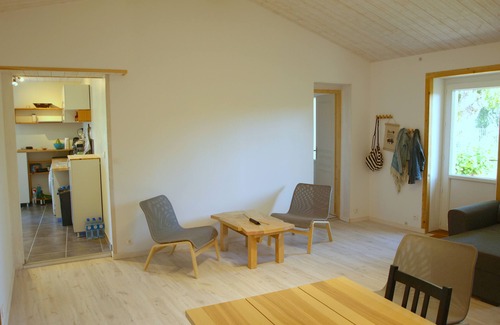 Grayan-Et-L'Hopital House | Inviting Maison de Vacances: Oceanfront Retreat, Guest Rated 9.8