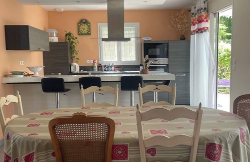 Cabrieres-dʼAigues House | Relax at Maison de Vacances Dans le Luberon with Pool & Spa