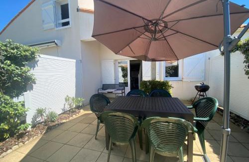 La Tranche-sur-Mer House | Family-Friendly Maison de Vacances with Pool Near Beach