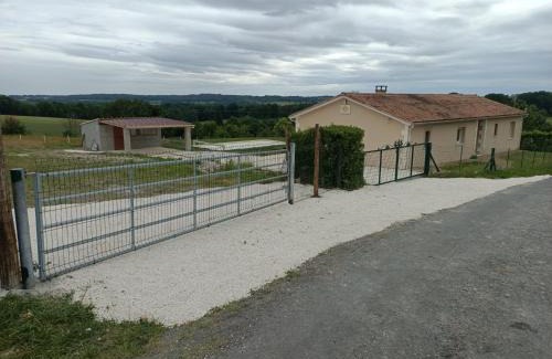 Montignac-le-Coq House | maison de vacance montignac le coq
