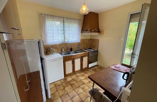 Bedarieux House | Scenic Retreat with Pet-Friendly Amenities in a Beautiful Garden