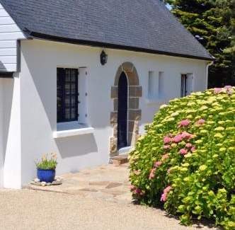 Tregunc House | Beachfront Retreat with Ocean Views and Pet-Friendly Amenities