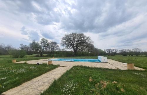 Belabre House | Relaxing Vacation Home with Pool in Parc de la Brenne