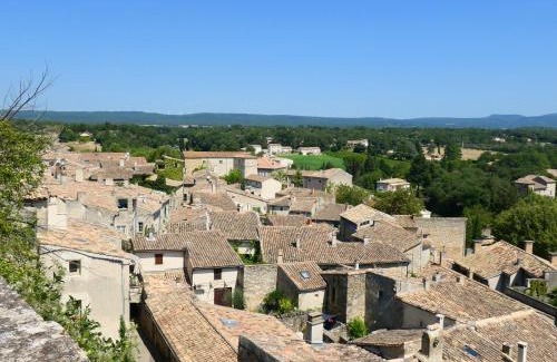 Venterol House | Pet-Friendly MAISON PROVENCALE with Hot Tub Retreat
