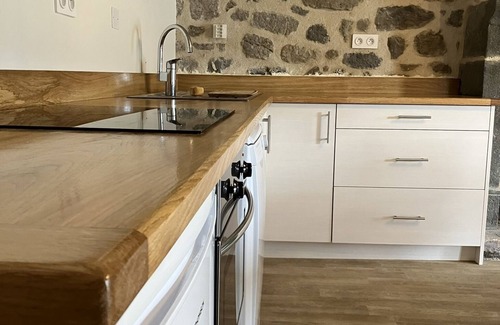 Jassat House | Cozy Stay at Maison de Varennes with Breakfast Included