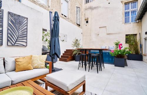 Morieres-les-Avignon House | Modern Townhouse with Pool & Perfect 10/10 Guest Rating