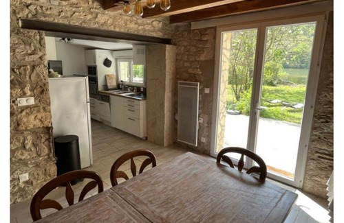 Luzech House | Charming Vineyard House Cottage with Pool & River Views