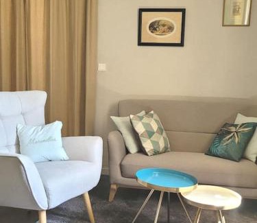 Chateauneuf-du-Pape Apartment | Panoramic Village Retreat with Family-Friendly Amenities
