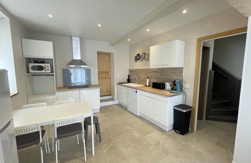 Dunes House | Welcoming Maison de Village: 3 Bedrooms & Pet-Friendly Stay