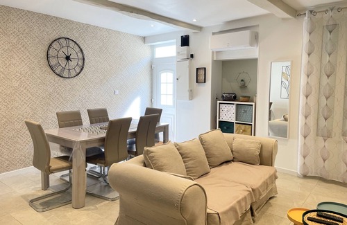Dunes House | Welcoming Maison de Village: 3 Bedrooms & Pet-Friendly Stay