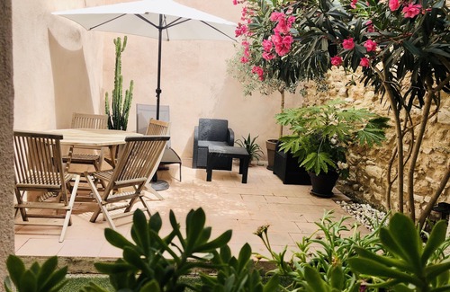 Eguilles House | Enchanting Maison de Village with Scenic Views