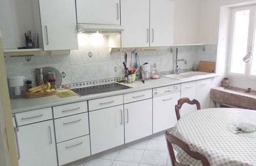 Pevy Villa | Ideal Retreat: Maison de Village for Family Gatherings