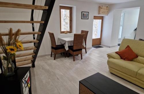 Sainte-Tulle Apartment | Charming Maison de Village en Provence: Guest Rated 8.1/10