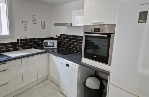 Sainte-Tulle Apartment | Charming Maison de Village en Provence: Guest Rated 8.1/10
