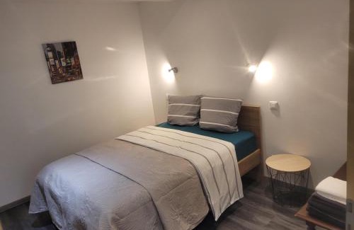 Bassan House | Charming Maison de Village: Family-Friendly Retreat Awaits