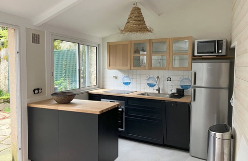 Batz-sur-Mer House | Cozy Maison de Village: Pet-Friendly Retreat by the Coast