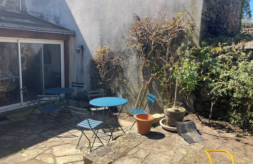 Batz-sur-Mer House | Cozy Maison de Village: Pet-Friendly Retreat by the Coast