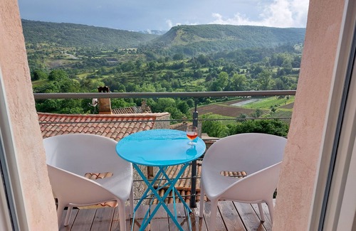 Coursegoules Apartment | Cozy Village Getaway with Balcony and Mountain Views