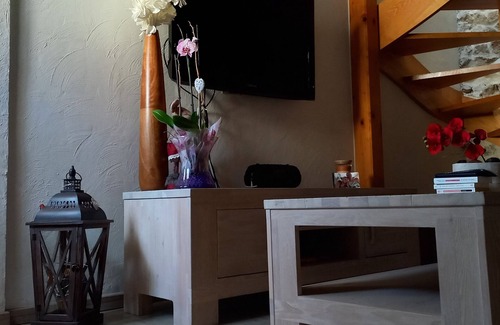 Vedene House | Charming Maison de Village Provencale: Family-Friendly Retreat