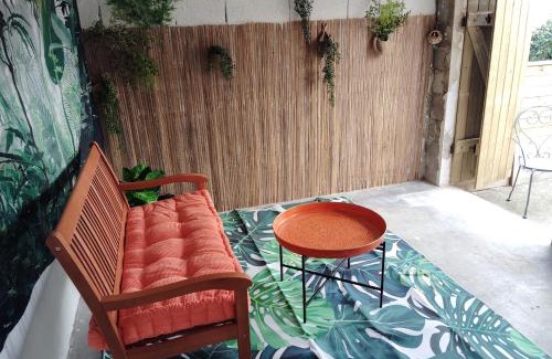 Sarrians House | Quaint Maison de village Sarrians: Family & Pet Friendly Stay