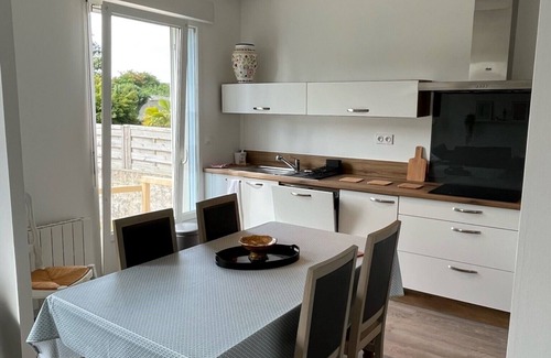 Plouescat House | Beachside Retreat: Well-Equipped Maison de Ville Near Shops