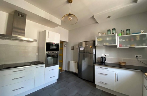 Lunel House | Maison de Ville Avec Jardin et Piscine. A 20 min des Plages