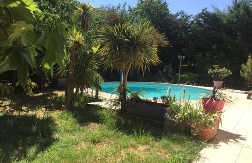 Lunel House | Maison de Ville Avec Jardin et Piscine. A 20 min des Plages