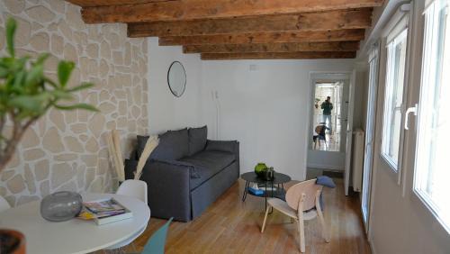 Saint Nicolas - Charles III - Ville vieille - Trois Maisons - Leopold Apartment | Tranquil City House with Courtyard, Steps from Place Stanislas