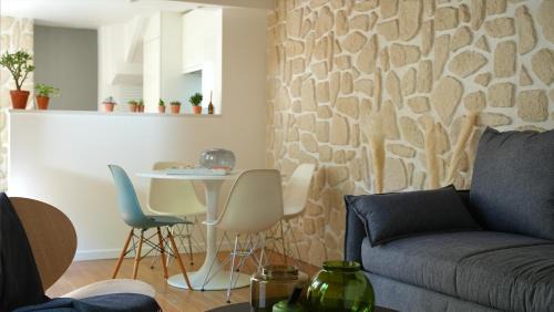 Saint Nicolas - Charles III - Ville vieille - Trois Maisons - Leopold Apartment | Tranquil City House with Courtyard, Steps from Place Stanislas