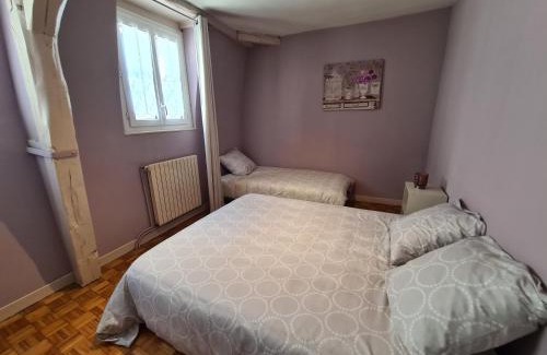 Bourgogne House | Cozy City Residence in Orléans with Parking & Pet-Friendly
