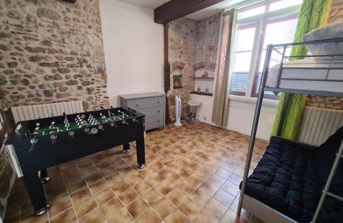 Bourgogne House | Cozy City Residence in Orléans with Parking & Pet-Friendly