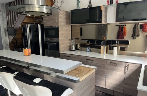 La Chamberte House | Tranquil Maison de Ville with Secure Parking & Family-Friendly Amenities