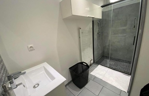 Fleury-sur-Andelle Apartment | Charming Maison de Ville: Family-Friendly Getaway